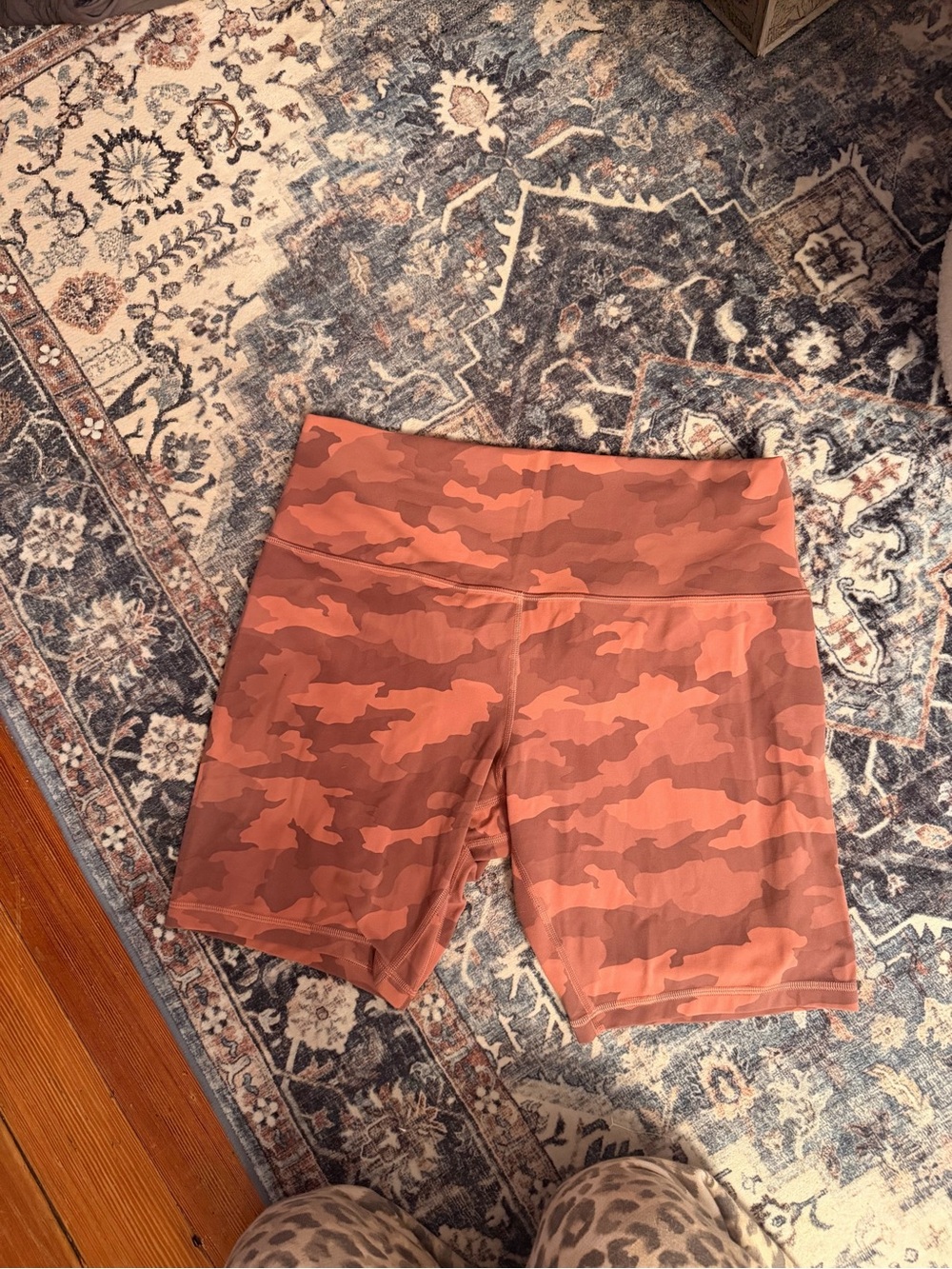 EUC Women’s Lululemon Align Bike Shorts pink camo size 14